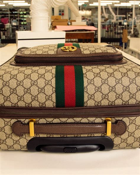 gucci maletas de viaje|Gucci Valigeria: cómo volver a recuperar el arte de viajar.